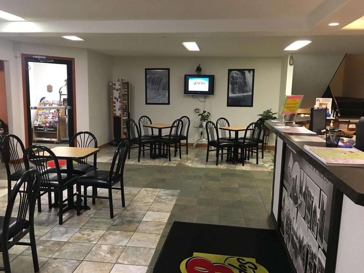 Super 8 By Wyndham Airport I90 Ξενοδοχείο Σιου Φολς Εξωτερικό φωτογραφία